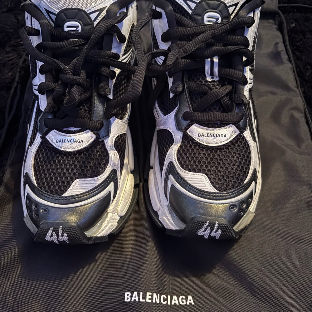 Balenciaga Men's Black and White Sneakers - Picture 5 of 7
